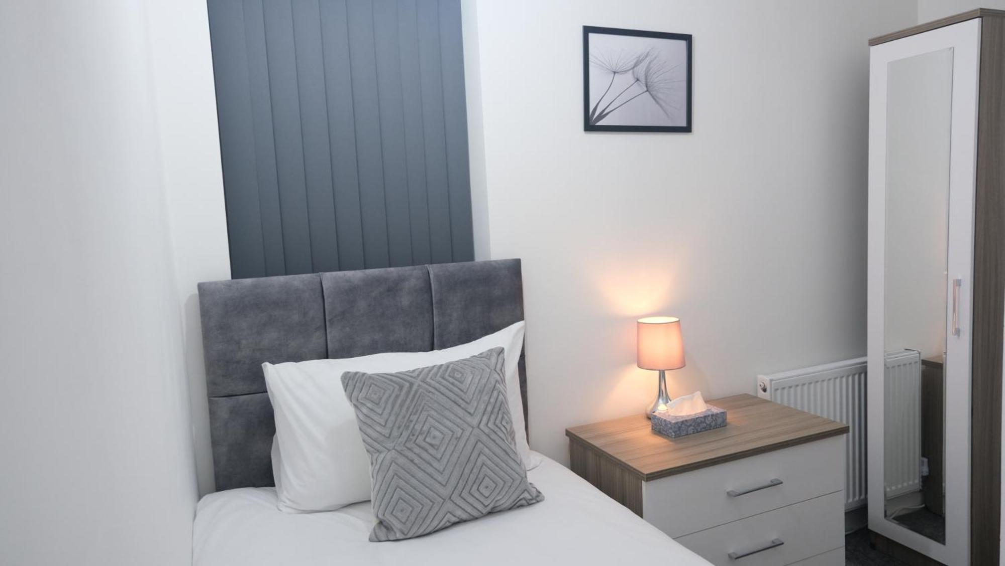 Modernized Three Bedroom House Near City Stadium, Attractions, City Centre - Sky N Netflix - Convenient Transport מנצ'סטר מראה חיצוני תמונה