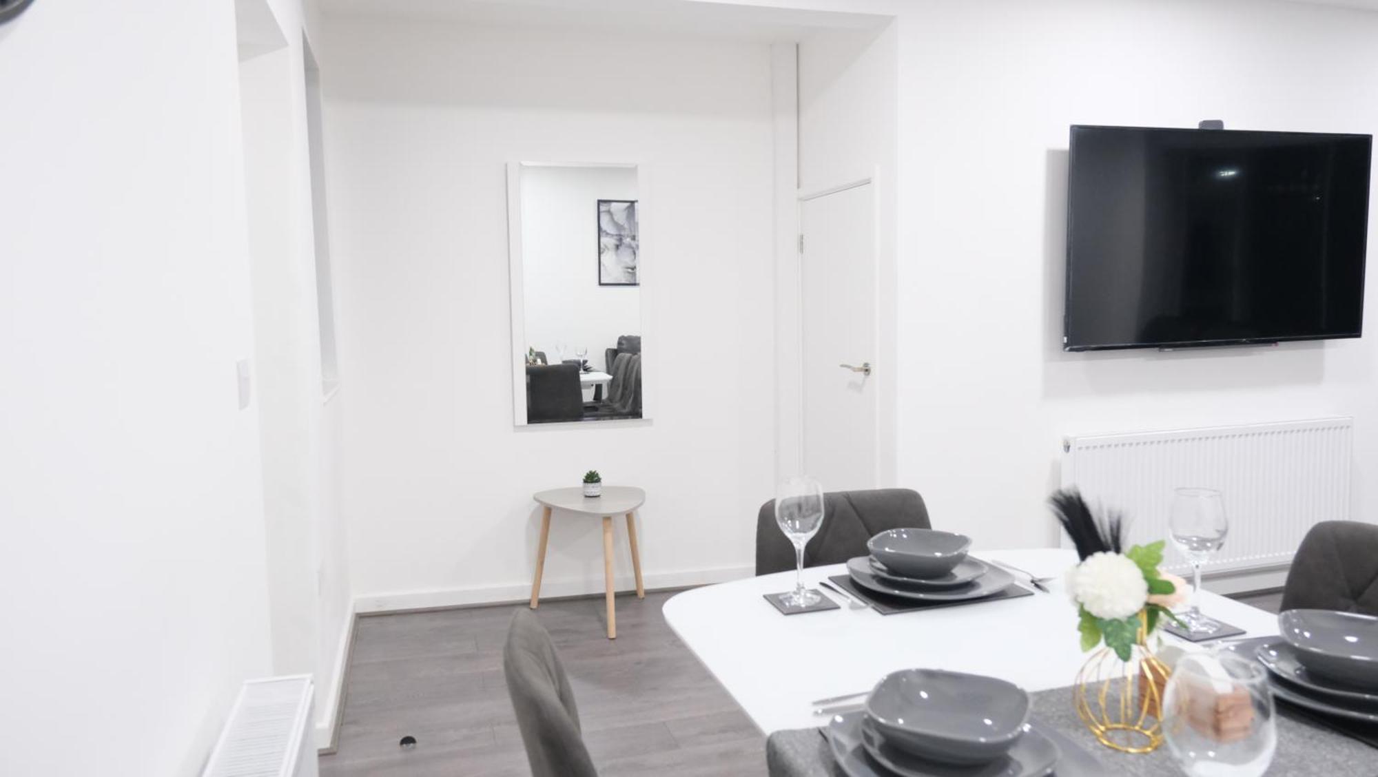 Modernized Three Bedroom House Near City Stadium, Attractions, City Centre - Sky N Netflix - Convenient Transport מנצ'סטר מראה חיצוני תמונה
